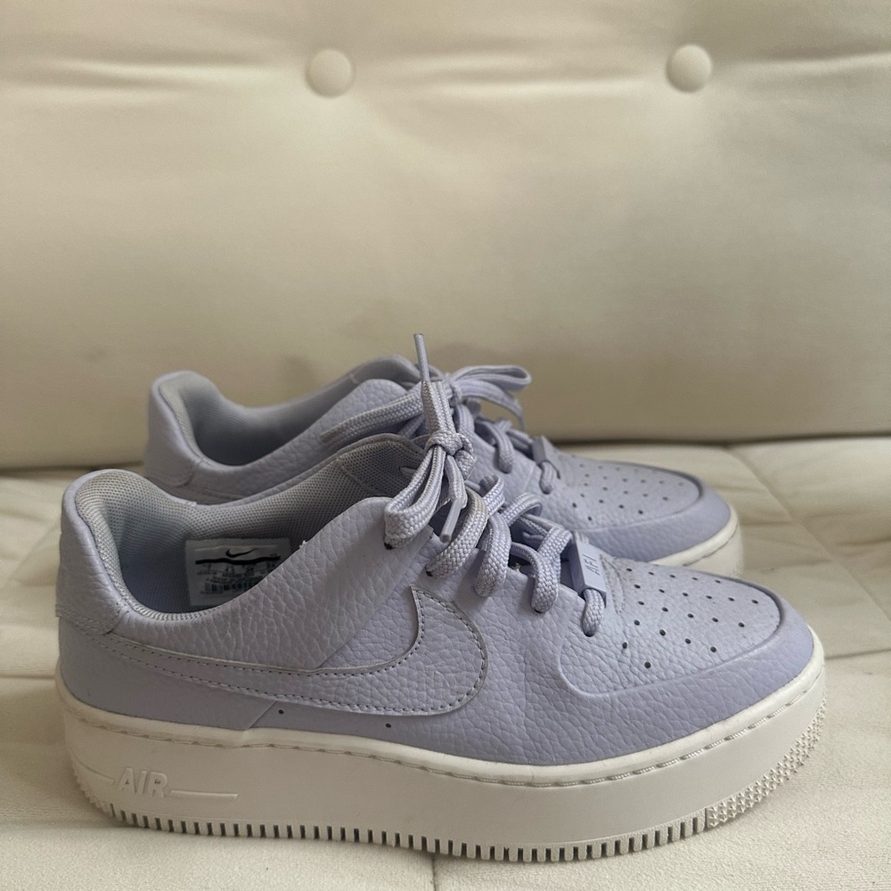 Nike Wmns Air Force 1 Sage Low
'Oxygen Purple' Size 7